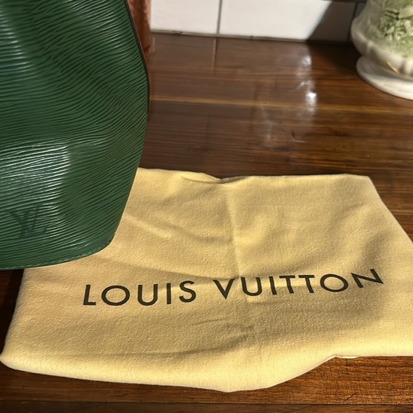 Louis Vuitton red & Borneo green epi petite bucket bag with dust bag - Picture 11 of 16